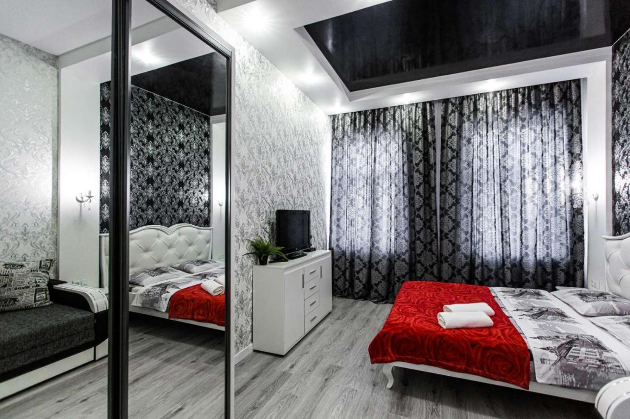 Apartmán Однокомнатная Форум-Центр Lvov Exteriér fotografie